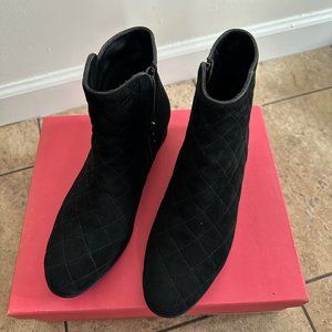 Vaneli Black Suede womens booties size 7.5
